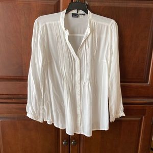 NWOT - Beautiful viscose blouse